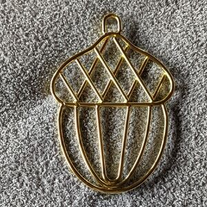 NWOT Gold Metal Acorn Trivet